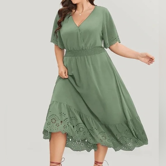 BloomChic Dresses & Skirts - Bloomchic laser cut detail dress size 18/20